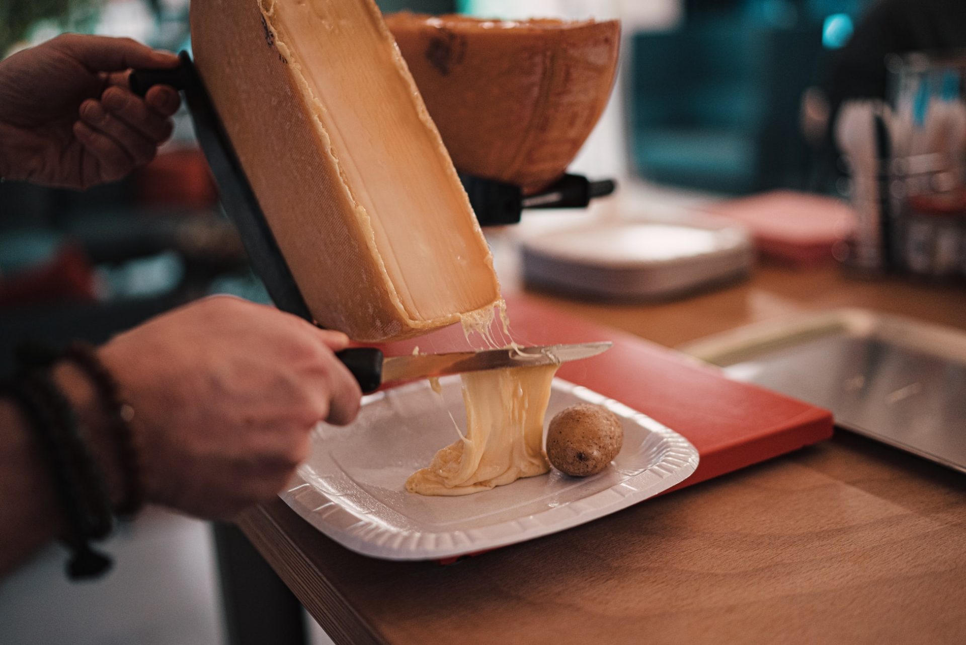 Comment alléger l’incontournable plat hivernal: la raclette